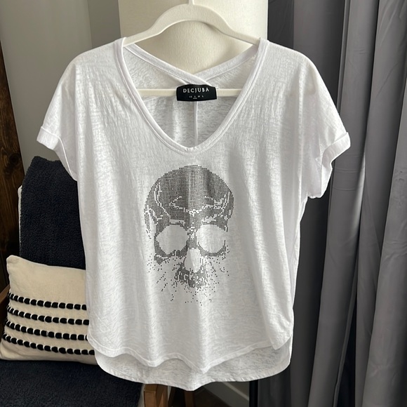 DECJUBA Tops - DECJUBA | studded skull tee